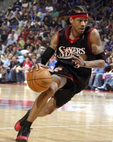 凯恩已在德甲10次完成帽子戏法，为该联赛历史第5多（凯恩德甲已收获10次帽子戏法，历史排名第5）