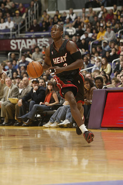 令人动容！残特奥会独腿飞人扑线摔破全国纪录（拼到最后一刻！残特奥会单腿短跑选手冲线摔倒刷新全国纪录）