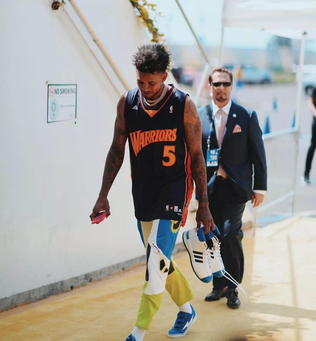 2米门将&“6国元帅”：两名法国球员随阿森纳U16夺冠（两位法国球员助阿森纳U16夺冠：2米门神与“六国元帅”）